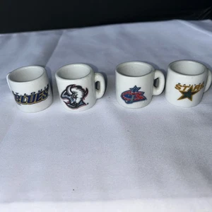 Menge 4 Mini NHL Tassen - Teams in der Beschreibung aufgeführt - Bild 1 von 5
