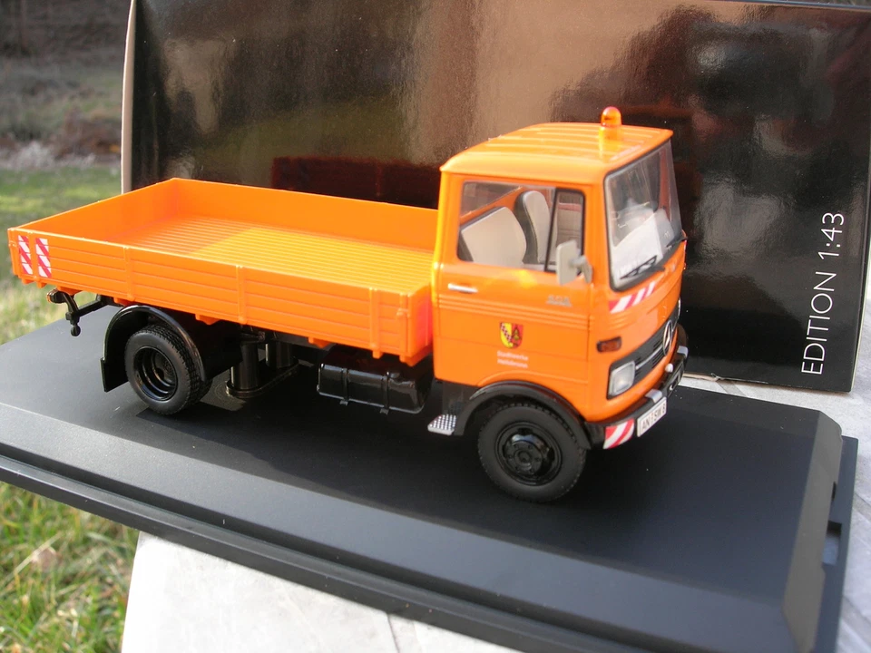 SCHUCO 1/43 CAMION MERCEDES BENZ LP608 plateau BENNE style DDE !!!! - Photo 1/1