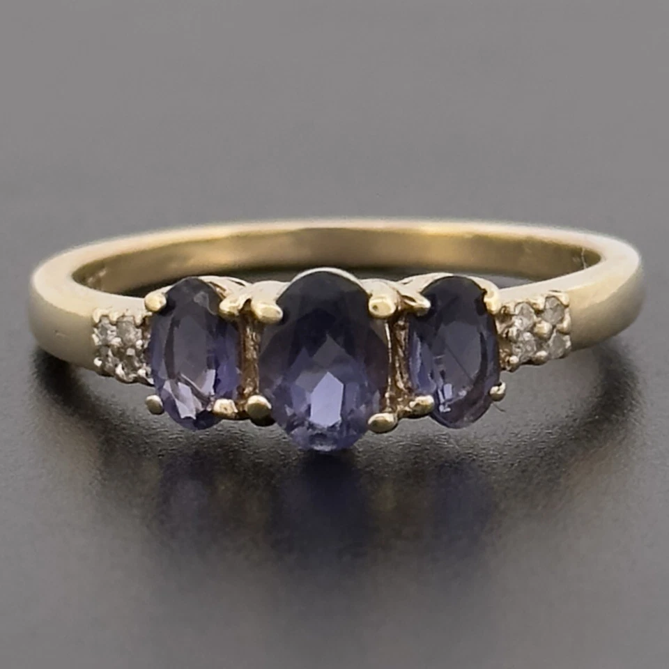 Anillo con racimo de tres piedras y diamantes de oro amarillo de 9 quilates talla P con sello Foto 1 de 4