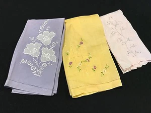 SET OF 3 VINTAGE SHOW TOWELS/GUEST TOWELS WITH EMBROIDERY & APPLIQUÉ - Picture 1 of 5