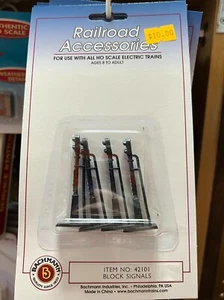 Bachmann 42101 HO Scale Block Signals (4) NEW - Picture 1 of 2