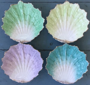 SET 4 ANTIQUE KPM GERMAN PORCELAIN COLORED SCALLOP SHELL DISHES GOLD TRIM - Picture 1 of 9
