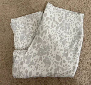 Lululemon White Cheetah Print 17" Inseam Align Leggings - Size 14 - Picture 1 of 5