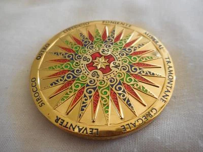 2009 Compass Rose UNACTIVATED Gold Mint Geocoin - Bild 1 von 3