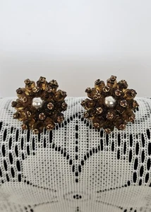 Vintage Miriam Haskell Brown Bead & Faux Pearl Clip Earrings. Gold Tone. Signed. - Picture 1 of 10