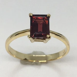 Anillo de dama granate corte esmeralda de 5 por 7 mm de oro amarillo de 14 quilates tamaño 7,25 gramos - Imagen 1 de 10