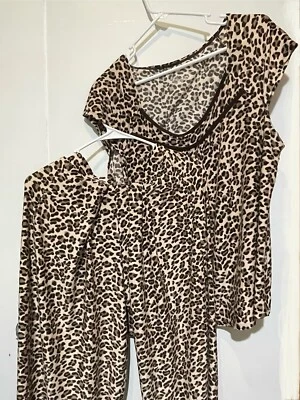 Conjunto de pijama XXL Gilligan & O'Malley con estampado de leopardo y pantalón trasero Foto 1 de 4