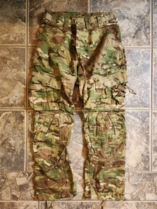 Pantaloni da combattimento 14F U.S. Army FR Multicam Advanced senza ginocchiere piccoli corti - Foto 1 di 5