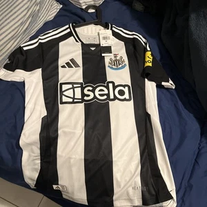Adidas Newcastle United FC 24/25 Home Authentic Jersey Men's Size Medium JJ4466 - Picture 1 of 1