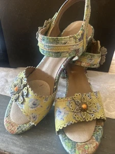 L'Artiste Voguesh Gr. 8,5 (39) mehrfarbig Blumen Blockabsatz Sandalen mit Blume - Bild 1 von 6