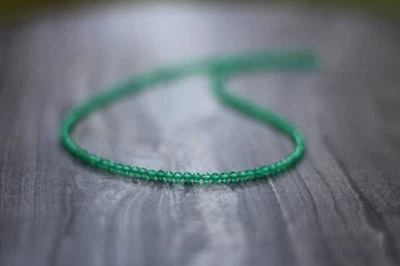 Collares de 32"" con cuentas pequeñas redondas facetadas de ónix verde de 2-3 mm para niñas y mujeres Foto 1 de 4