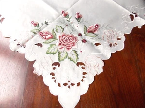 NAPPE SURNAPPE BRODEE POLYESTER ECRU CLAIR 85X85 ROSES D'ISPAHAN*** - Picture 1 of 4
