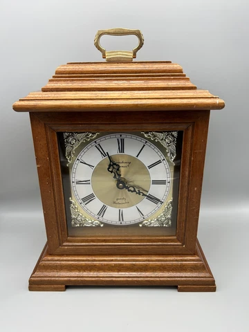 Strausbourg Manor Quartz  Bracket Table Mantle Clock Westminster 13.5" Cover
