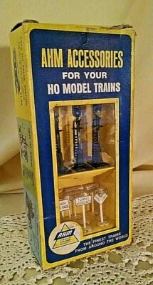 AHM RAILROAD SIGNALS SIGNS ASSORTED #5611 HO GAUGE NEW NOS VINTAGE HONG KONG. - Image 1 of 4