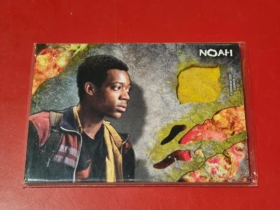 The Walking Dead Authentic Shirt Relic Card Tyler James Williams as Noah 89/99 - Image 1 of 2