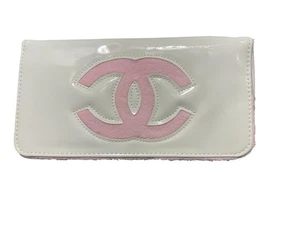 New In Bag Chanel GWP Crossbody In Pink On White Patent w/ Teddy Interior & CC - Picture 1 of 9