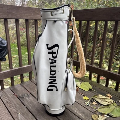 复古 Spalding 人造皮革白色高尔夫包 "美国" Sherpa 肩带 很好 — 第 1/4 张图片