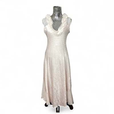 Vestido midi Komarov arrugado de gasa con volantes línea A grande rosa fecha romántica Foto 1 de 4