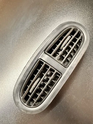 1993-1997 Honda Civic Del Sol Dash Dual Air Vent Assembly Center Black OEM - Image 1 of 2