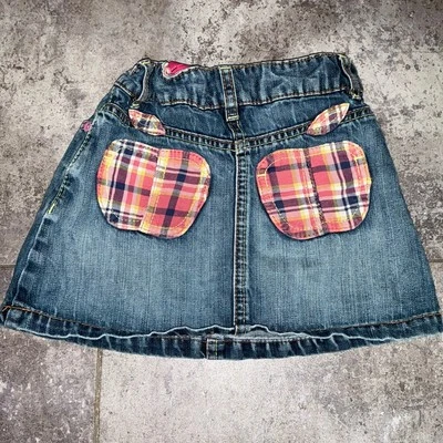 MINI BODEN Mini Jean Skirt Girls Sz 5-6 Blue Denim Pink Patch Apple Pocket - Image 1 of 4
