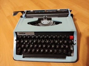 Brother Deluxe 800T Schreibmaschine Reiseschreibmaschine DE Typenhebel 1970er - Bild 1 von 3