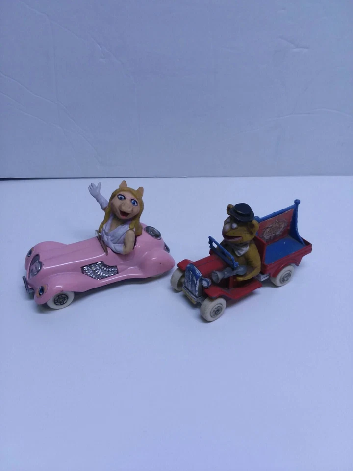 Corgi Muppet Show 1979 Lote de 2 Jim Henson Miss Piggy and Fizzie Diecast Foto 1 de 4
