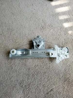 14 13 15 CHEVROLET MALIBU/Buick Lacrosse REAR RIGHT DOOR REGULATOR OEM  22836743 - Image 1 of 4