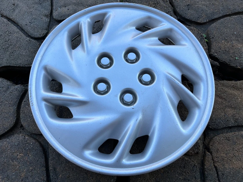 (1) DODGE SPIRIT SHADOW DAYTONA OEM WHEEL COVER HUB CAP 1992-1996 4472532 - Изображение 1 из 4