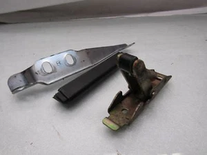 Toyota Townace Liteace 82- Mk2 skylite roof glass window right centre catch lock - Picture 1 of 6