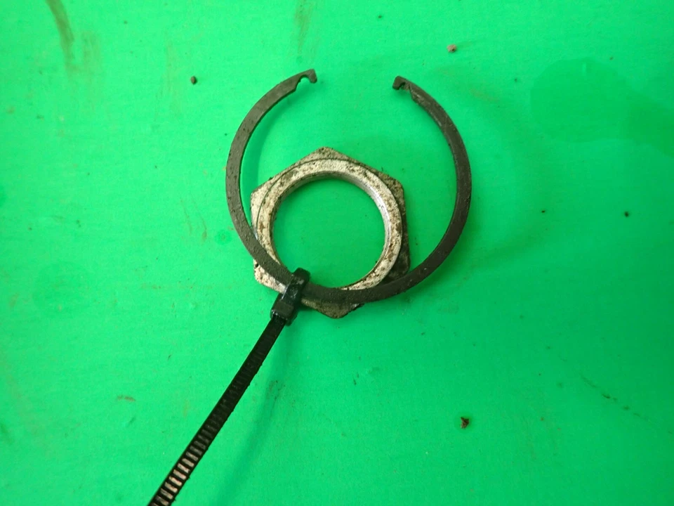 Tornillo de montaje de embrague de arranque Kymco Mongoose 90 Foto 1 de 1