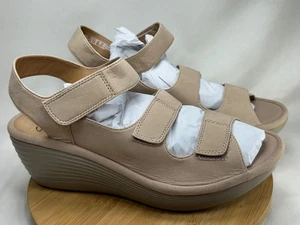 Clarks Collection Soft Cushion Women's Beige/Peachy Leather Wedge Sandals 9M NEW - Picture 1 of 18