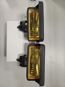 For Datsun Yellow Foglights With Manual Flip Cover UPS FREE SHIPPING (NEW) - Bild 1 von 8