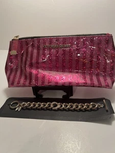 Victoria's Secret Vinyl-Kosmetiktasche rosa gestreift mit goldenen Kettengliedern Flügelanhänger - Bild 1 von 5