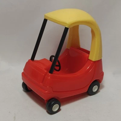 Acogedor cupé miniatura rojo amarillo vintage Little Tikes tamaño casa de muñecas 6" Foto 1 de 4