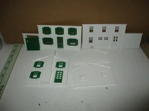 Piezas de casa colonial Plasticville escala O - Imagen 1 de 4