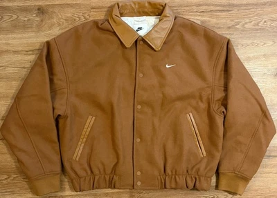 Куртка мужская Nike Solo Swoosh шерстяная университетская размер средний коричневый FZ1168-281 - Изображение 1 из 4