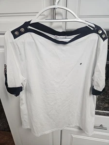 Camisa Tommy Hilfiger Pullover Blanca Cuello Barco Talla XL Borde Azul Marino con Botones Plateados - Imagen 1 de 12