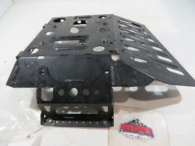 2015 ARCTIC CAT WILDCAT X 1000 LTD. FUEL TANK TRAY CRADLE (OPS1133) Foto 1 de 4