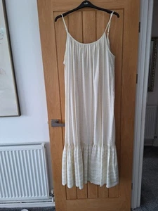 Beautiful Cream With Gold Thread Long Dress Size XL New With Tags - Picture 1 of 9