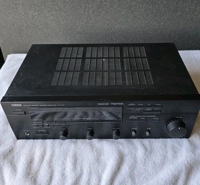 YAMAHA R-V701 Natural Sound AM/FM Dolby Surround AV Receiver 80 watts x 3 Fronts - Image 1 of 4