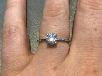 Anel solitário de diamante 0,75 quilates criado em laboratório banhado a platina 925 N e meio - Imagem 1 de 4