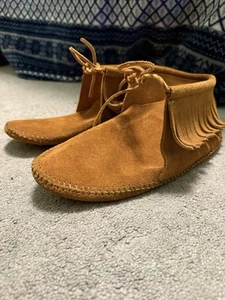 Minnetonka klassische Fransenstiefel Wildleder Mokassin Stiefeletten braun Damengröße 7 - Bild 1 von 6