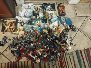 lego bionicles bundle 4kg+ oltre 15 libretti di montaggio, pezzi di ricambio armi ect - Foto 1 di 18