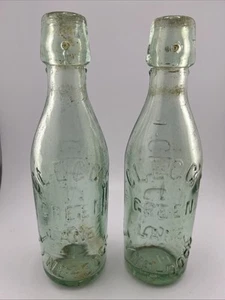 2 Vintage Glass Bottles Clegg's Green Lane Tyne - Dock Vintage Bottles - Foto 1 di 1