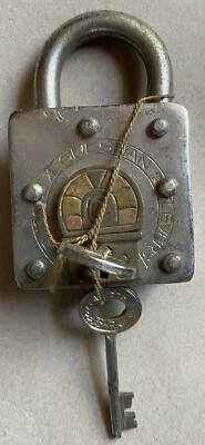 No 100 Gulshan Levers Padlock With Keys - Image 1 of 4