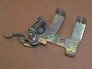 KAWASAKI KZ400 KZ 400 KEIHIN CARBURETOR CARB THROTTLE CABLE BRACKET - Picture 1 of 1