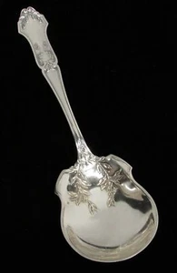 INTERNATIONAL 1909 La ROCHELLE STERLING SILVER BERRY SPOON - Picture 1 of 3