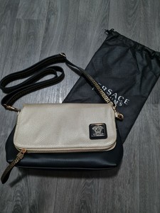 Las mejores ofertas en Charol Mujer Versace Logo exterior Bolsos y carteras  | eBay