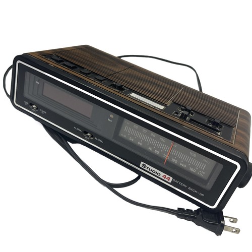 Studio 44 Vintage Alarm Clock Radio Dual Am Fm Electronic And Battery