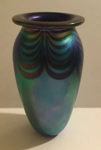 Vintage Blue Aurene Art Glass Vase 6 5/8” by Eickholt and dated 1990 - Bild 1 von 4